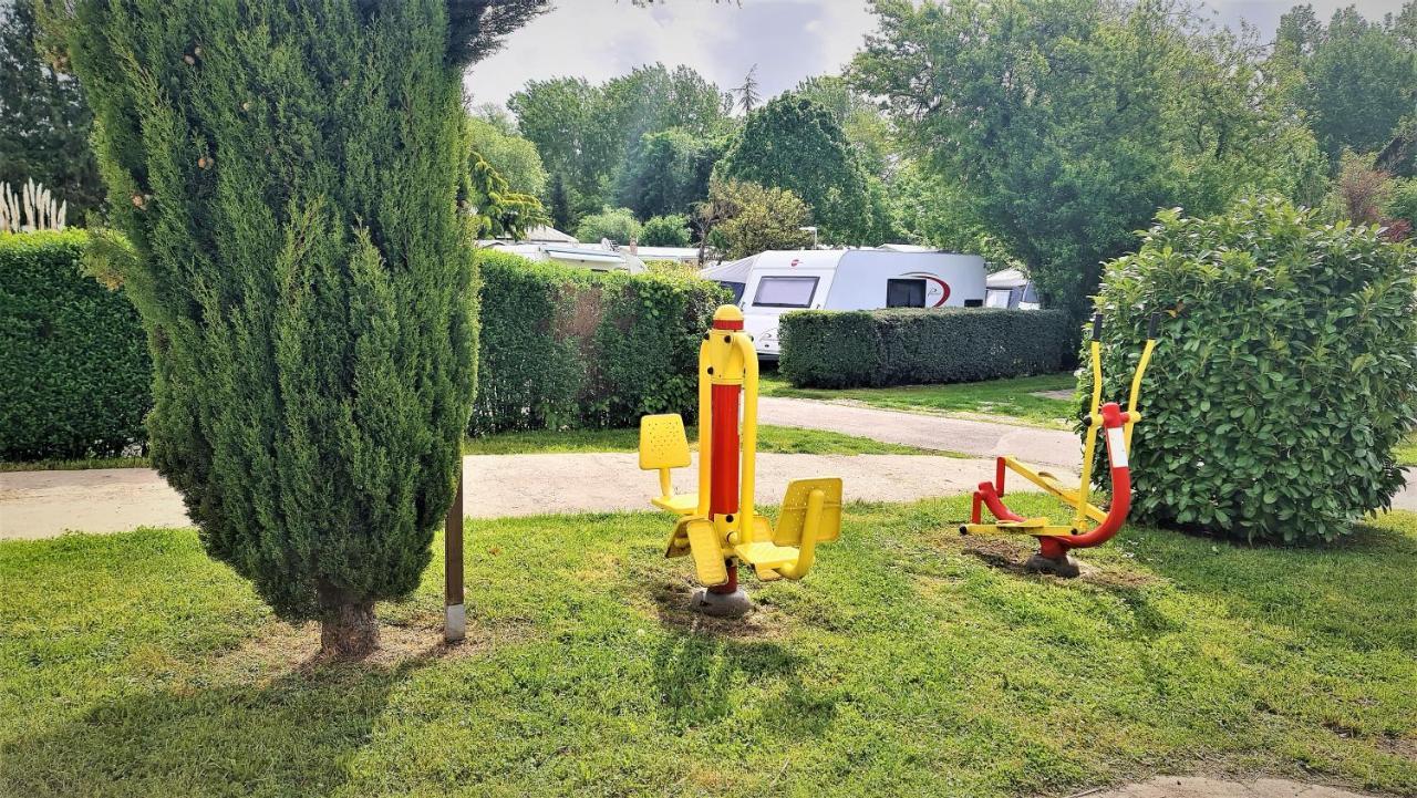 Camping Paris Beau Village Villiers-sur-Orge Exterior photo